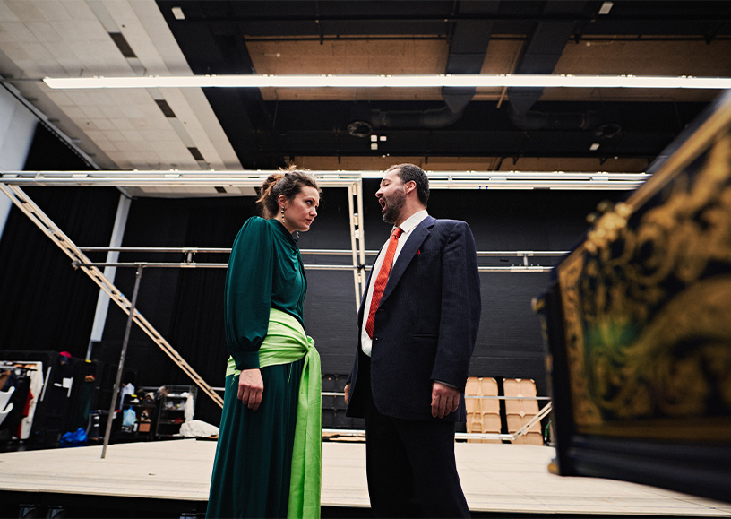 Julie Fuchs en Christophe Dumaux tijdens een repetitie voor Giulio Cesare