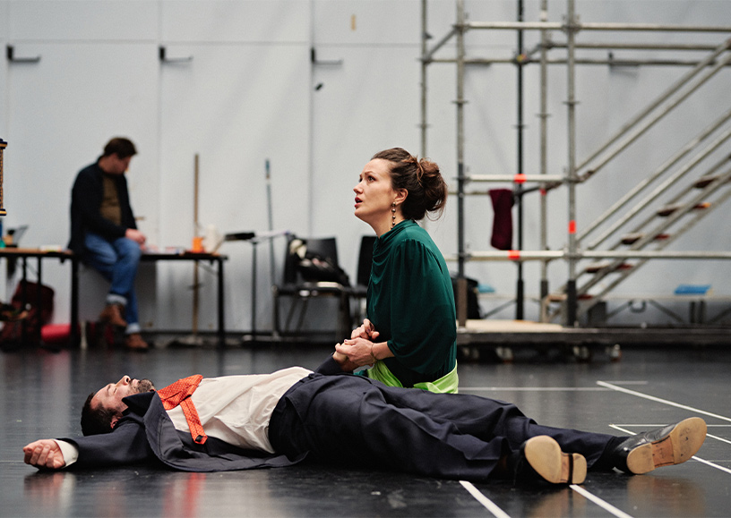 Julie Fuchs en Christophe Dumaux tijdens een repetitie voor Giulio Cesare