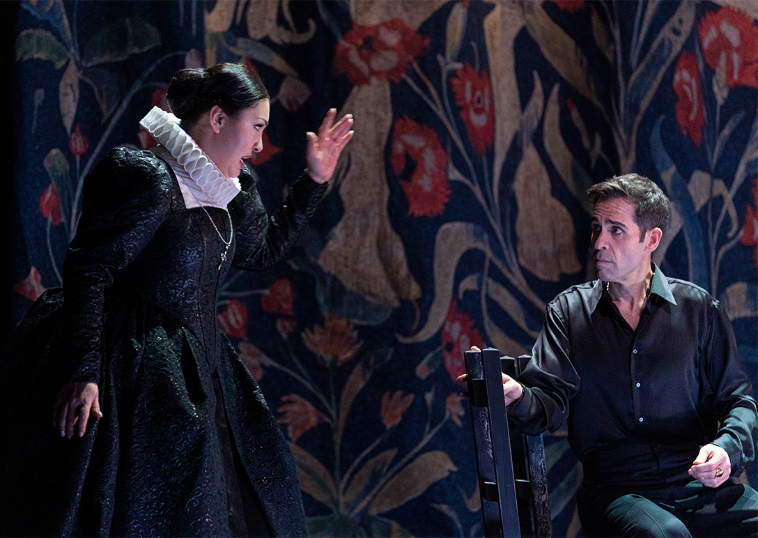 Scene from Maria Stuarda; Maria Stuarda pointing to a seated Leicester