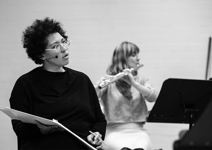 Julia Bullock tijdens een repetitie van Perle Noire: Meditations for Joséphine