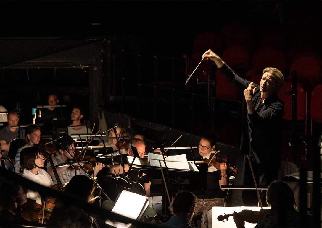 Dirigent Joana Malwitz met het Koninklijk Concertgebouworkest