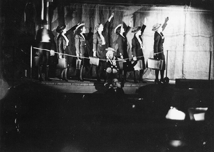 Scènefoto van de première van Mahagonny (1930)