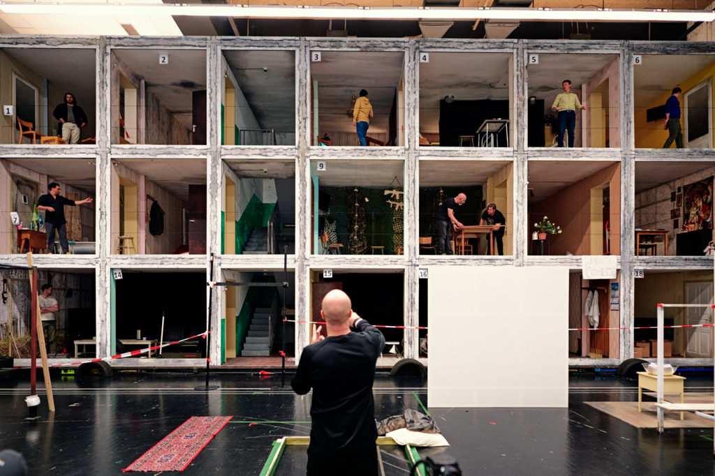 The set divided in all small rooms of the same size