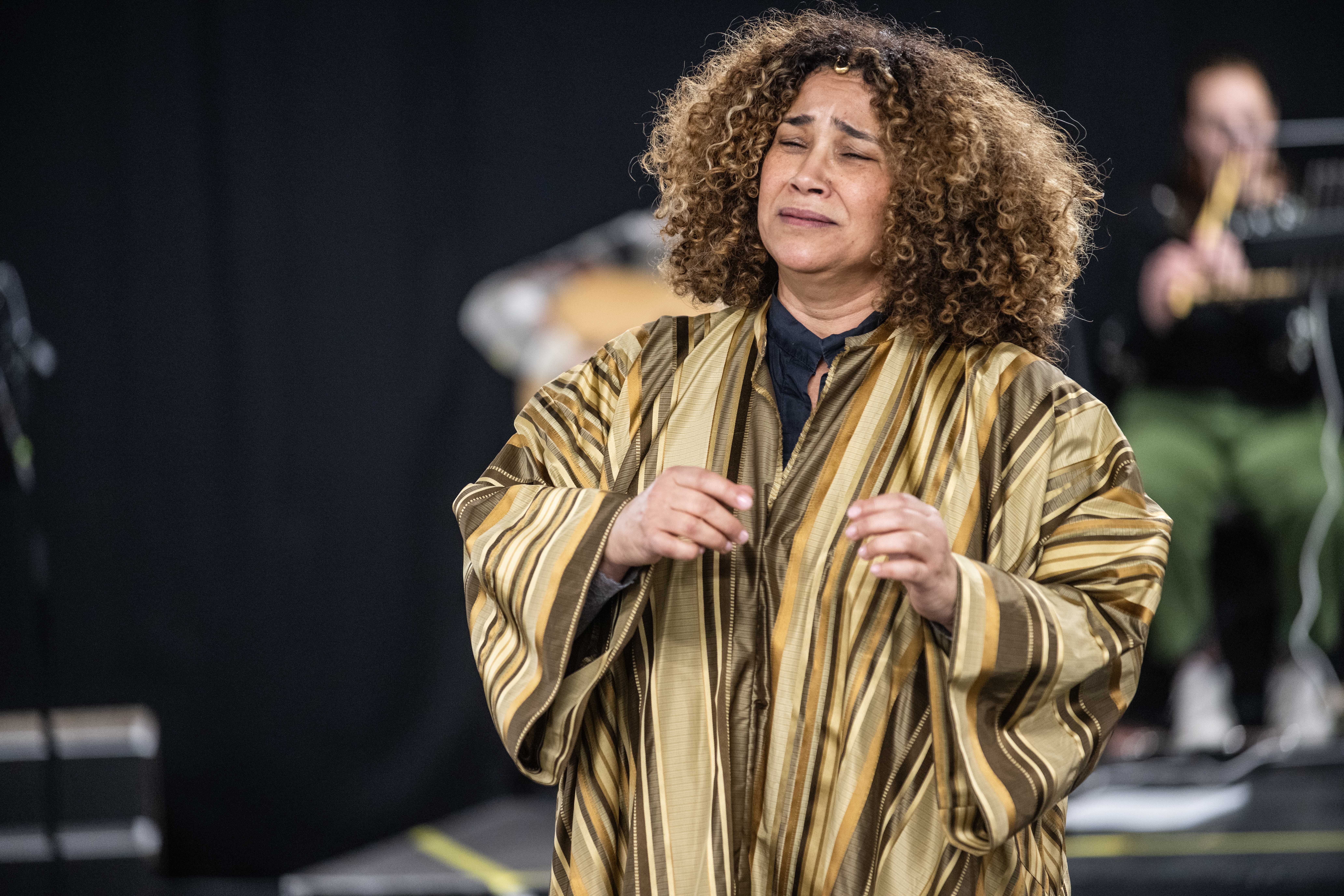 Ghalia Benali als OUM