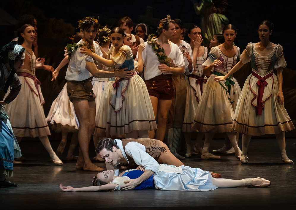 Jacopo Tissi en Olga Smirnova in Giselle