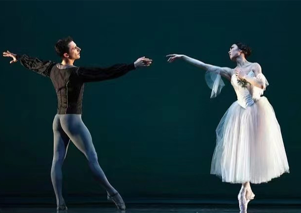 Qian Liu en Semyon Velichko in Giselle