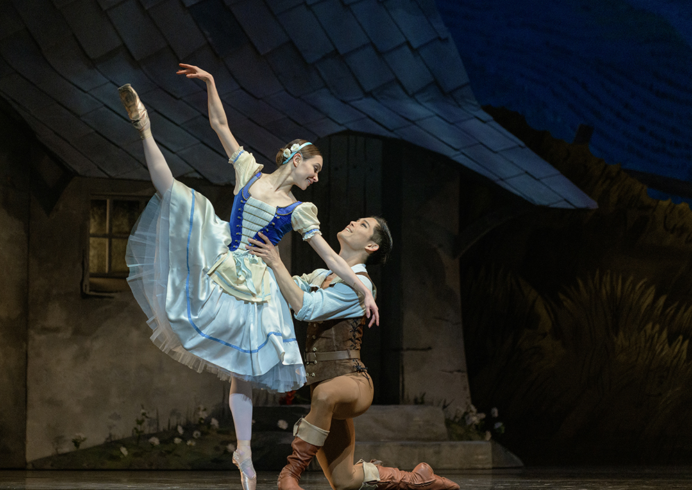 Anna Ol as Giselle with Young Gyu Choi as her dance partner
