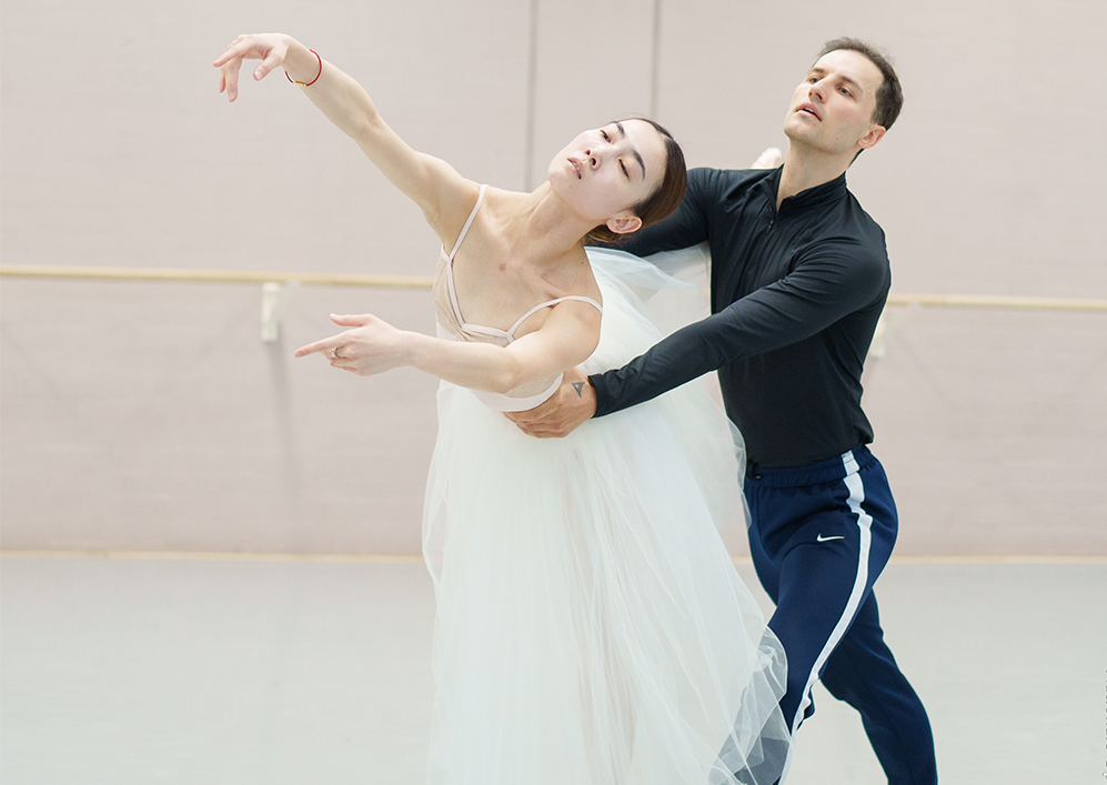 Qian Liu and Semyon Velichko rehearsing for Giselle