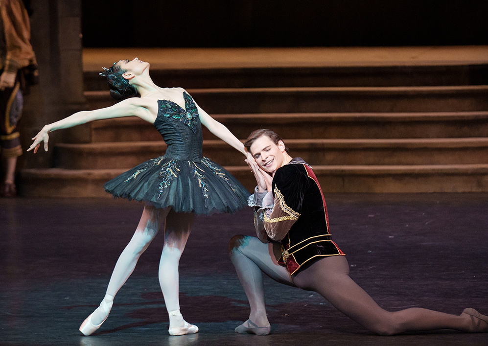 Jessica and Jakob in Swan Lake