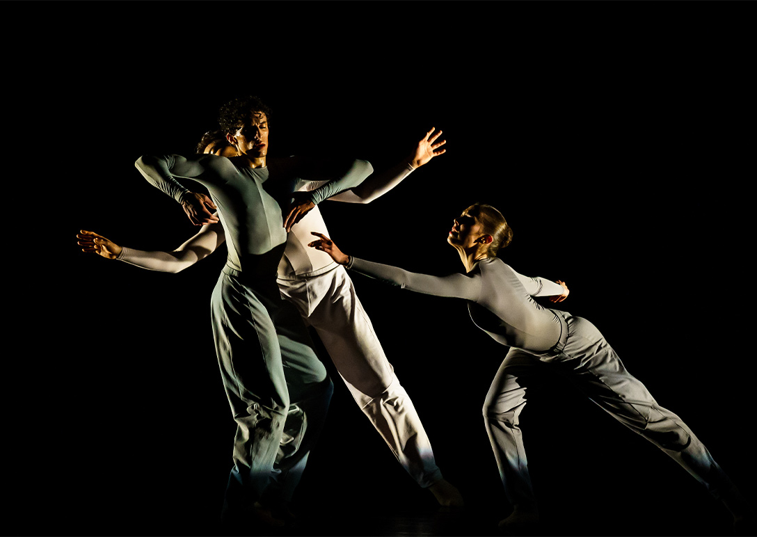 Remembrance - Joshua Junker | Ballet Bubbles (Junior Company Tournee 2023) | Foto: Michel Schnater
