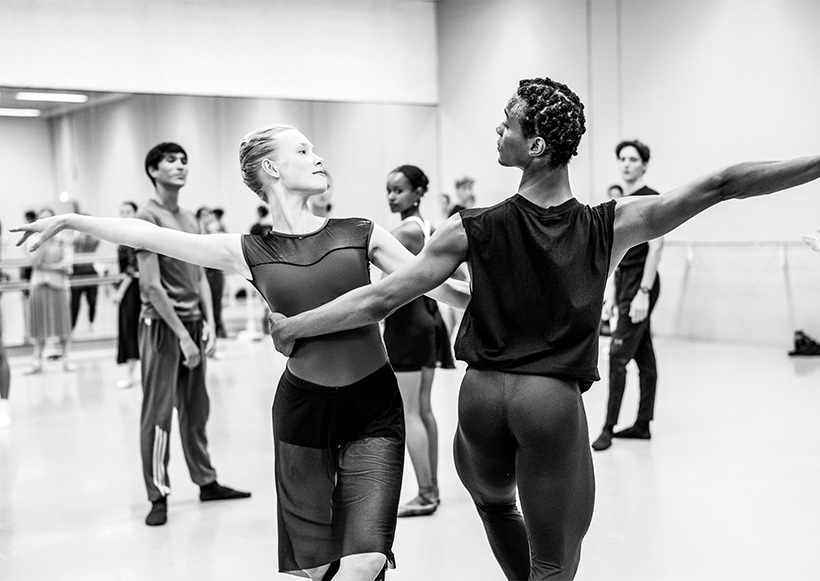 Kira Hilli en Daniel Silva − repetitie The Chairman Dances (2023) | Foto: Altin Kaftira