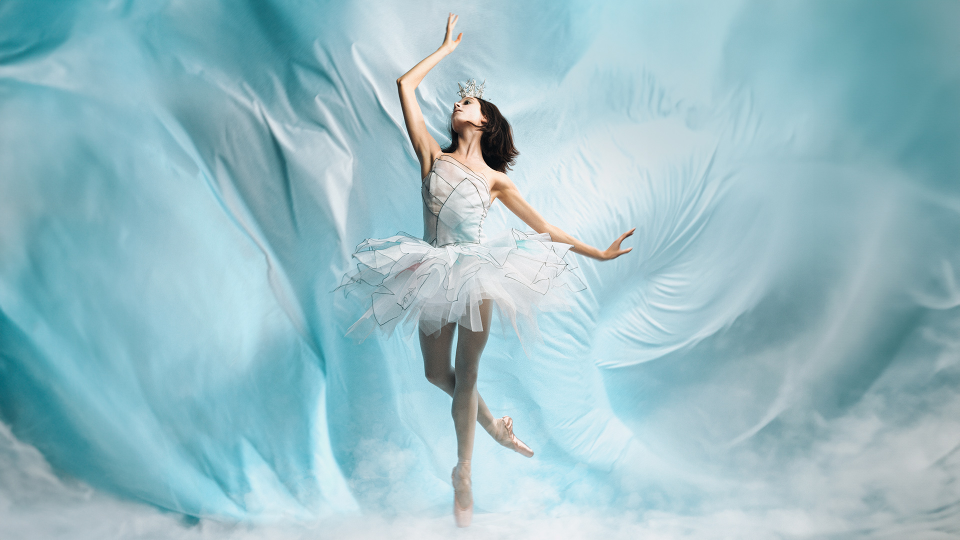 Elisabeth Tonev as the Fairy