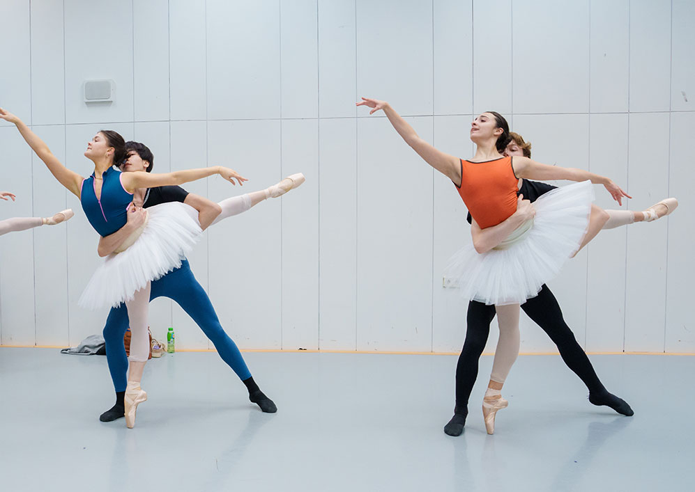 Rehearsal Ballet Bubbles - Pas de quatre | Photo: Altin Kaftira