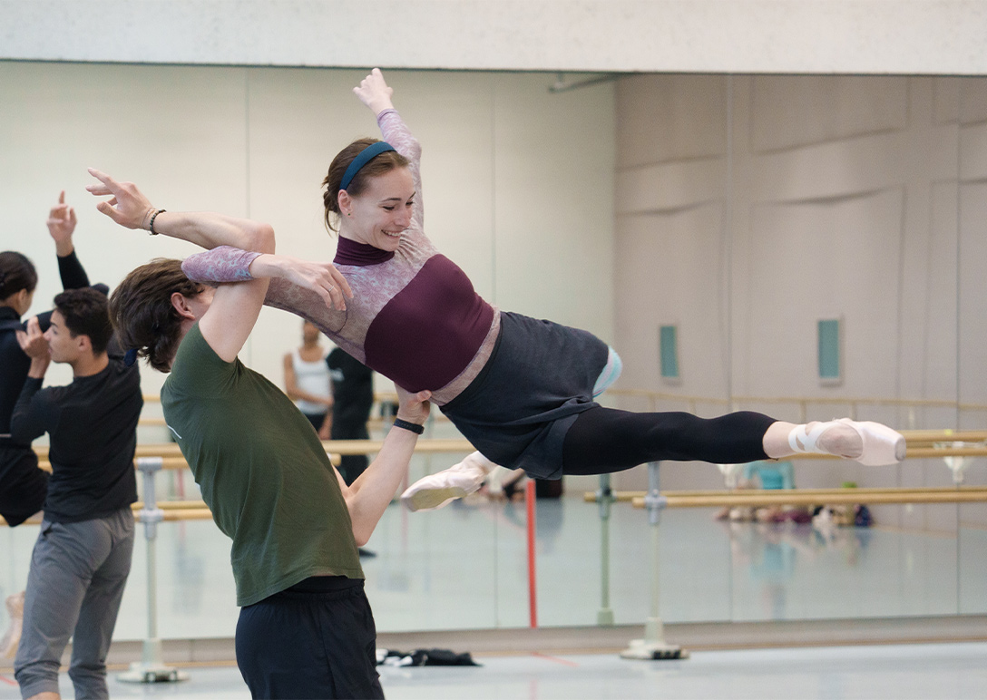 Olga Smirnova tijdens een repetitie voor Blake Works I