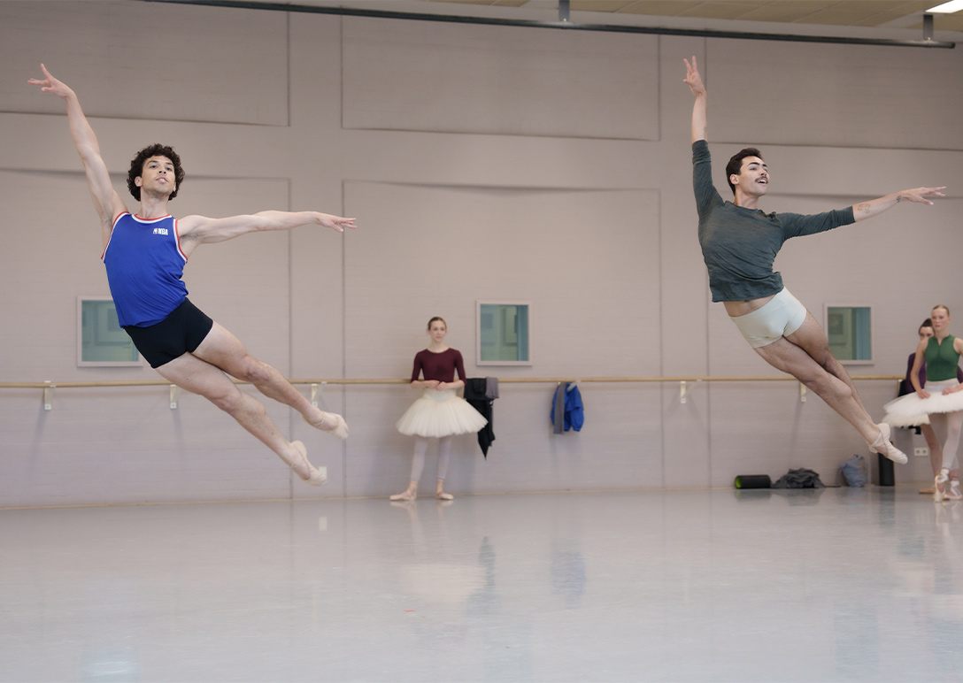 Timothy van Poucke en Victor Caixeta tijdens een repetitie The Vertiginous Thrill of Exactitude