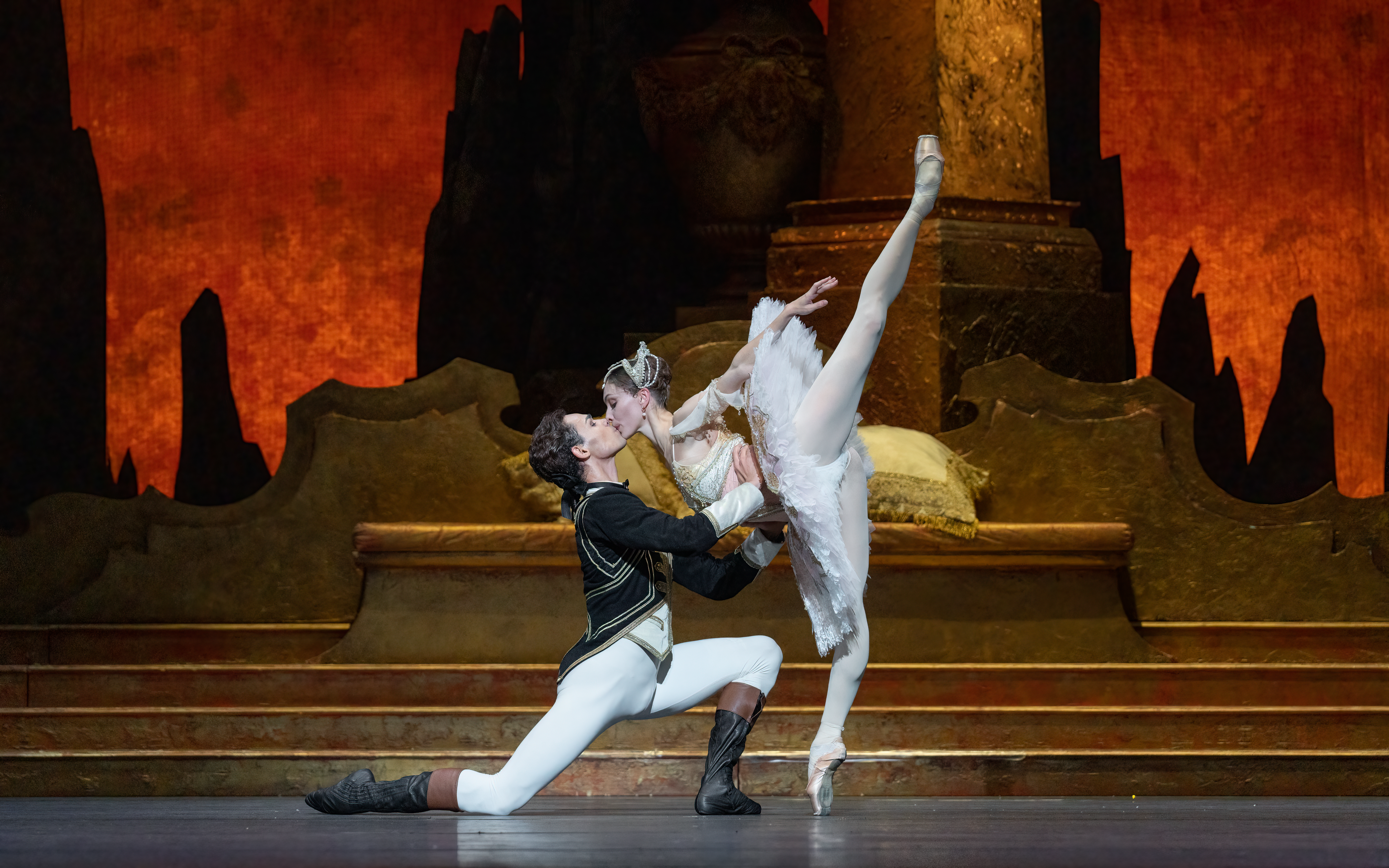 Scene The Sleeping Beauty - Olga-Victor| Photo: Marc Haegeman