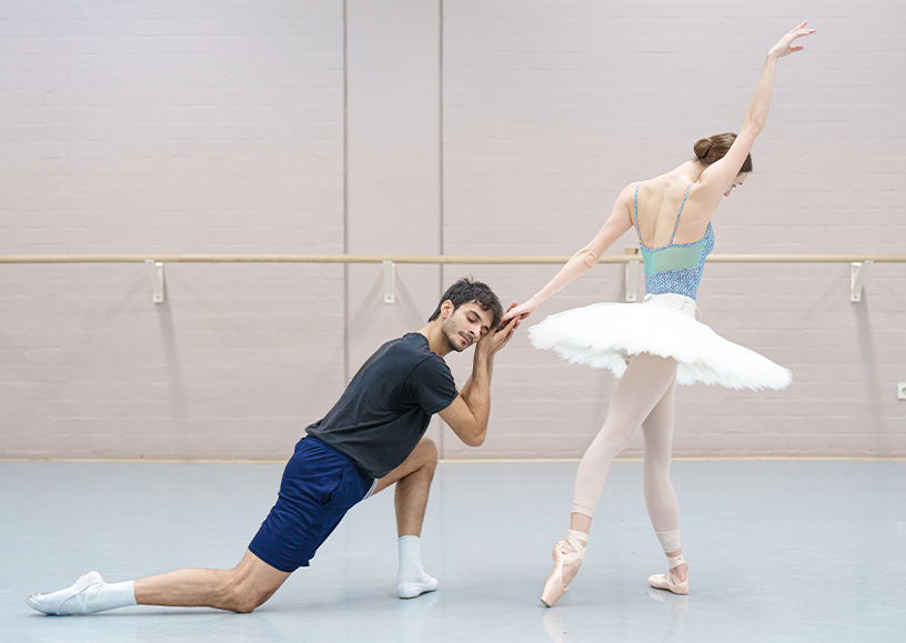 Constantine Allen en Olga Smirnova tijdens een repetitie