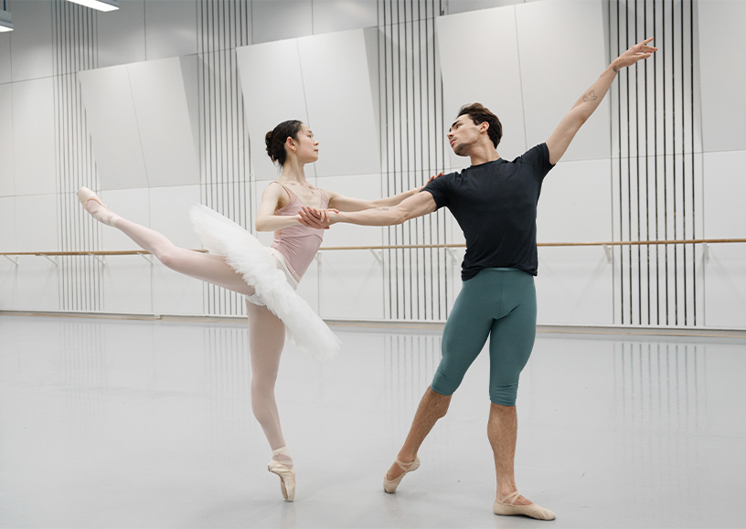 Jessica Xuan en Victor Caixeta tijdens een repetitie voor Het Zwanenmeer