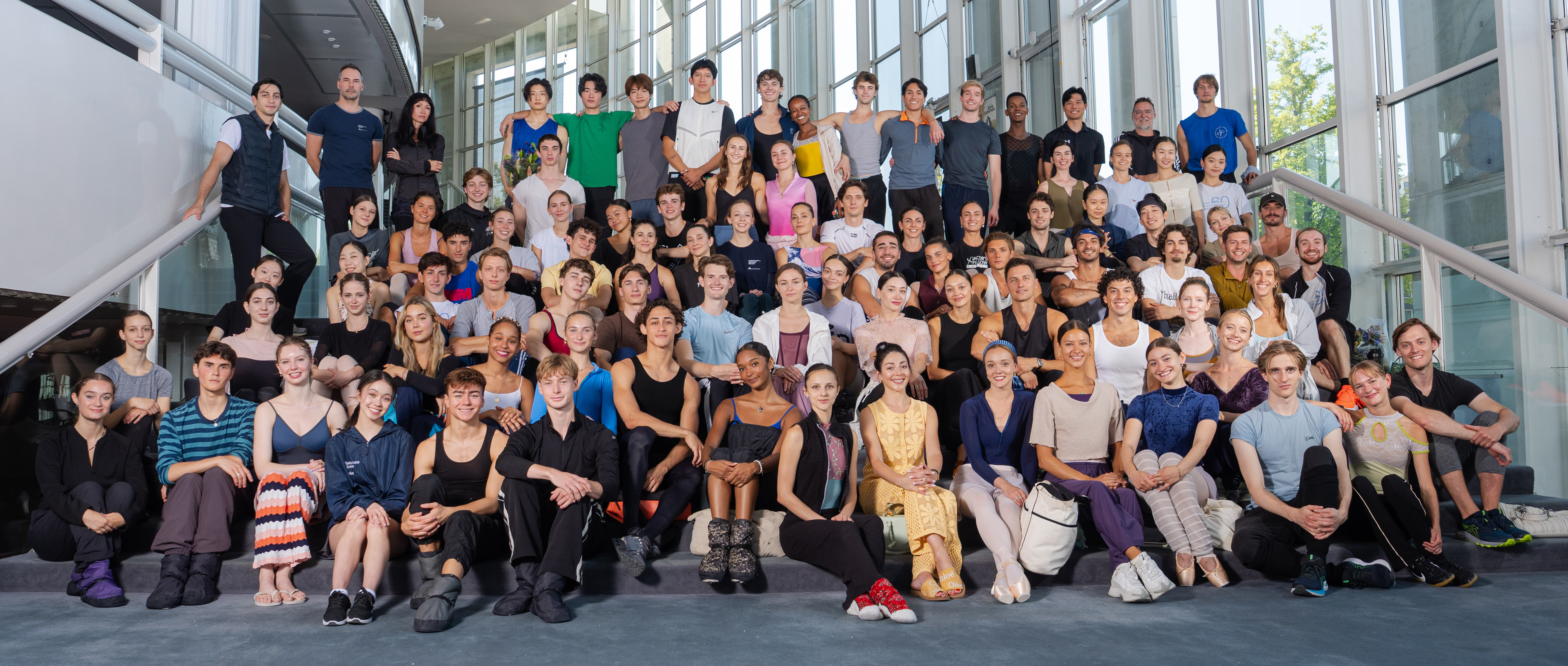 Groepsfoto van de dansers van Het Nationale Ballet in het seizoen 2025 – 2026