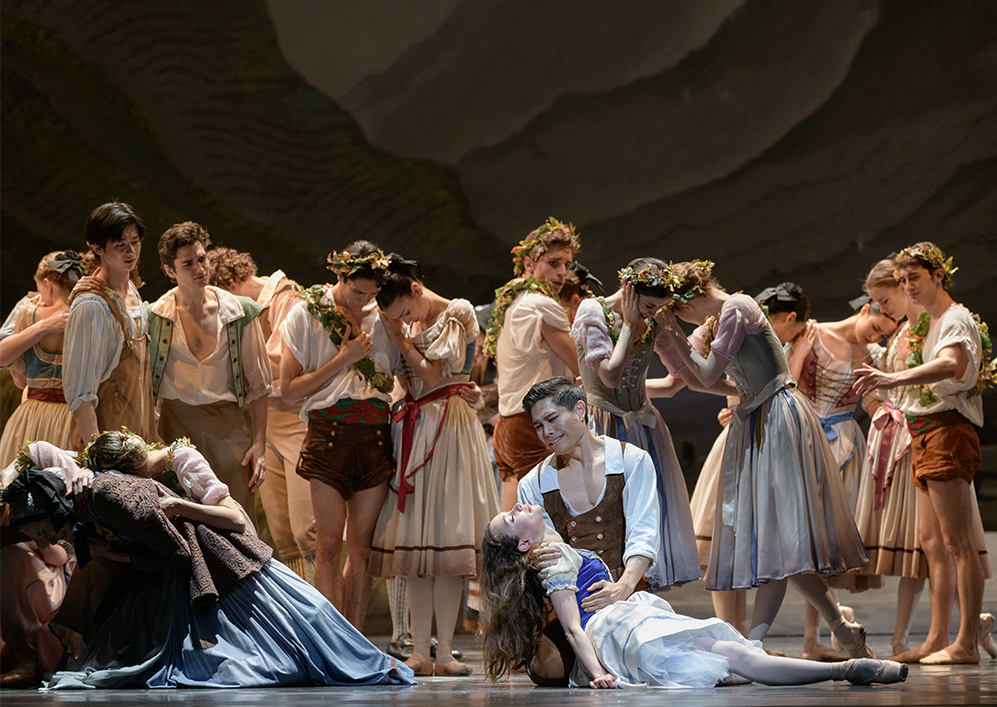 A large group of dancers in Giselle surrounding the main characters