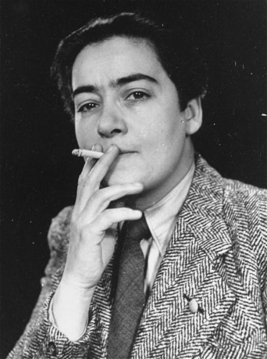 Frida met sigaar