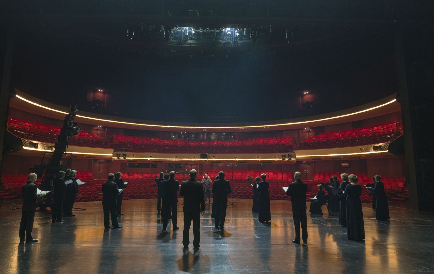 Voices out of Silence, Lorenzo Viotti & DNO Chorus © Marco Borggreve, De Nationale Opera 