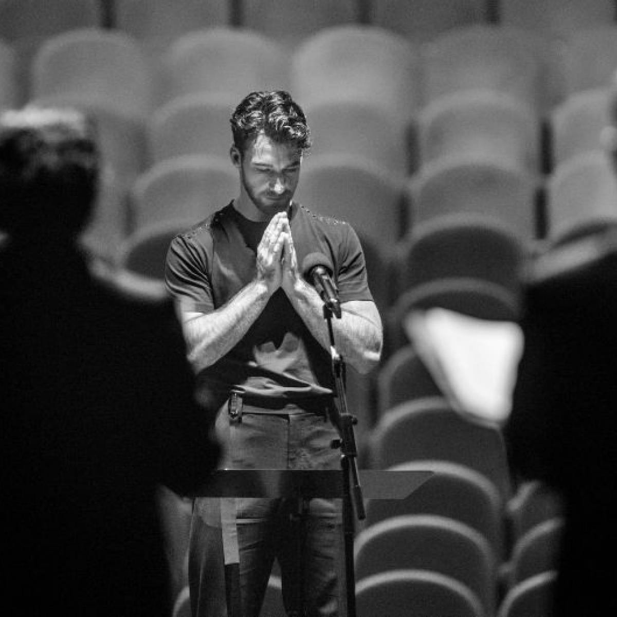 Lorenzo Viotti works with his future chorus Nationale 