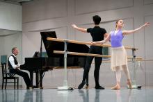 Koyo Yamamoto en Mila Nicolussi Caviglia in de studio
