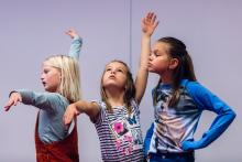 Kinderen tijdens een dansworkshop