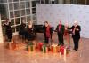 Vier zangers zingen Christmas Carols in de foyer